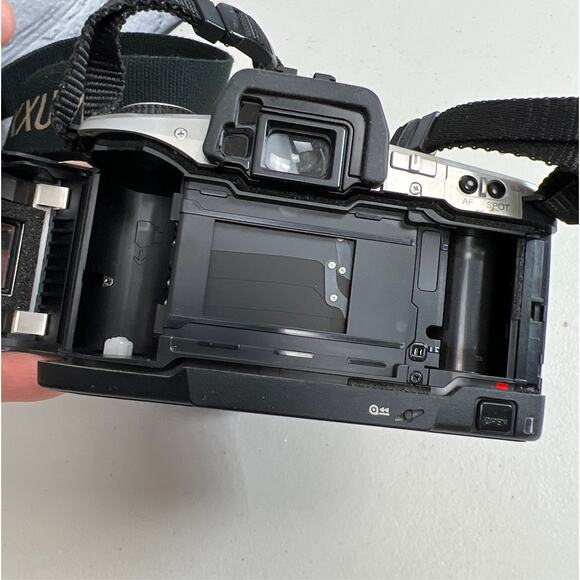 Vintage Minolta Maxxum 5 SLR 35mm Film Camera AF 28-80 Zoom Lens - Picture 8 of 13